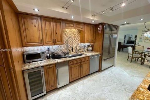 Condo in Key Biscayne, Florida, 2 bedrooms № 2392578 - photo 9