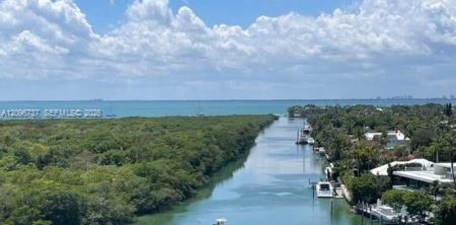 Condo in Key Biscayne, Florida, 2 bedrooms № 2392578