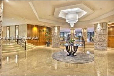 Condo in Key Biscayne, Florida, 2 bedrooms № 2392578 - photo 18