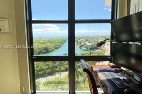 Condo in Key Biscayne, Florida, 2 bedrooms № 2392578 - photo 13