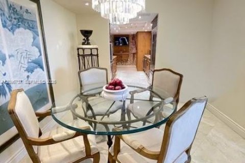 Condo in Key Biscayne, Florida, 2 bedrooms № 2392578 - photo 6