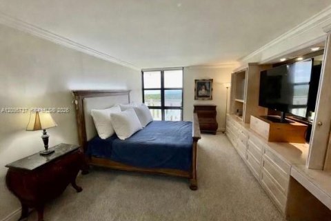 Condo in Key Biscayne, Florida, 2 bedrooms № 2392578 - photo 14
