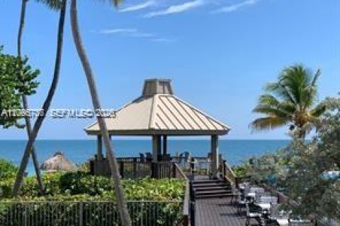 Condo in Key Biscayne, Florida, 2 bedrooms № 2392578 - photo 19