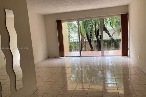 Condo in Miami, Florida, 1 bedroom  № 2401294 - photo 9
