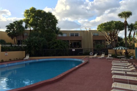 Condo in Miami, Florida, 1 bedroom  № 2401294 - photo 21