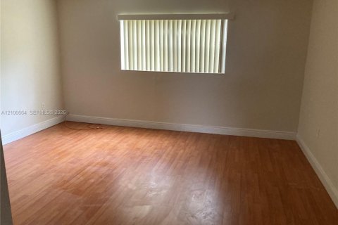 Condo in Miami, Florida, 1 bedroom  № 2401294 - photo 16