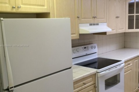 Condo in Miami, Florida, 1 bedroom  № 2401294 - photo 3