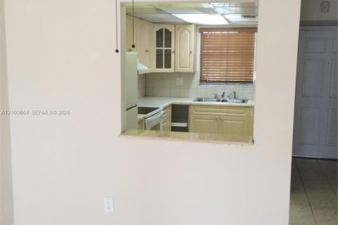 Condo in Miami, Florida, 1 bedroom  № 2401294 - photo 6