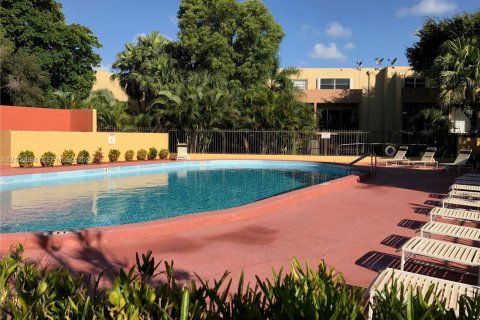 Condo in Miami, Florida, 1 bedroom  № 2401294 - photo 22