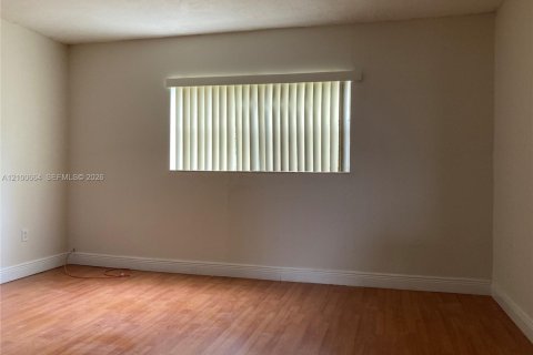 Condo in Miami, Florida, 1 bedroom  № 2401294 - photo 14