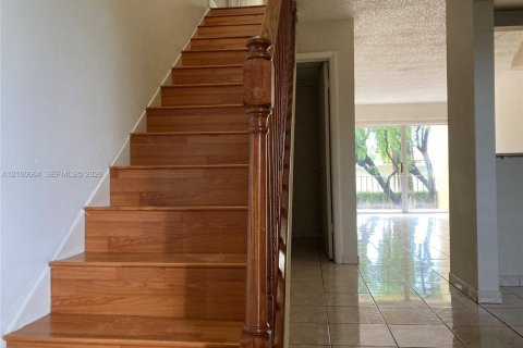 Condo in Miami, Florida, 1 bedroom  № 2401294 - photo 11