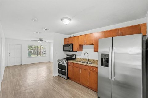 Villa ou maison à louer à Tampa, Floride: 3 chambres, 91.79 m2 № 2416315 - photo 5