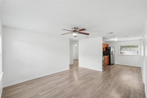 Villa ou maison à louer à Tampa, Floride: 3 chambres, 91.79 m2 № 2416315 - photo 4