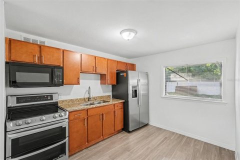 Villa ou maison à louer à Tampa, Floride: 3 chambres, 91.79 m2 № 2416315 - photo 6