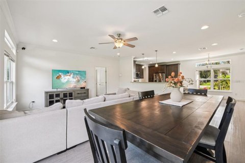 House in Kissimmee, Florida 4 bedrooms, 228.91 sq.m. № 1911875 - photo 6