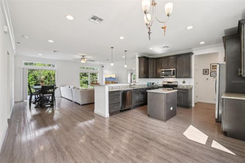 House in Kissimmee, Florida 4 bedrooms, 228.91 sq.m. № 1911875 - photo 5