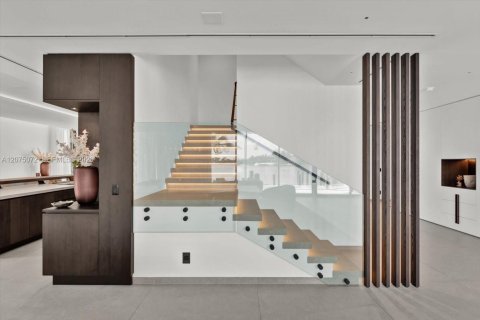 Villa ou maison à vendre à Miami Beach, Floride: 6 chambres, 731.05 m2 № 2340512 - photo 8