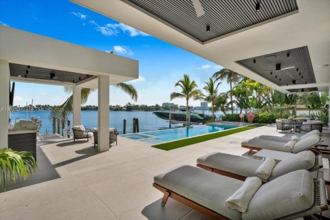 Villa ou maison à vendre à Miami Beach, Floride: 6 chambres, 731.05 m2 № 2340512 - photo 15