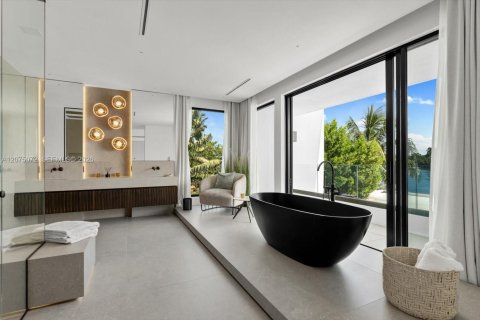 Villa ou maison à vendre à Miami Beach, Floride: 6 chambres, 731.05 m2 № 2340512 - photo 29
