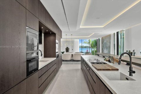 Villa ou maison à vendre à Miami Beach, Floride: 6 chambres, 731.05 m2 № 2340512 - photo 11