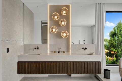 Villa ou maison à vendre à Miami Beach, Floride: 6 chambres, 731.05 m2 № 2340512 - photo 30