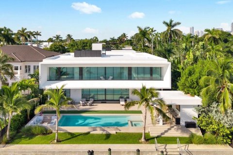 Villa ou maison à vendre à Miami Beach, Floride: 6 chambres, 731.05 m2 № 2340512 - photo 2