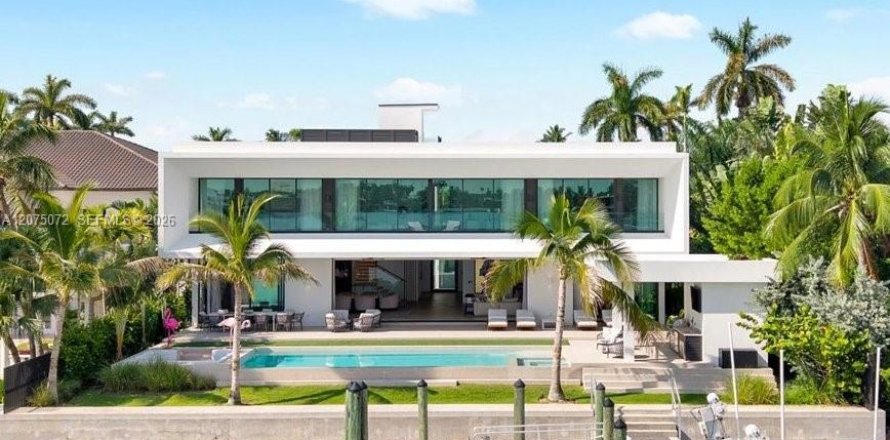 Villa ou maison à Miami Beach, Floride 6 chambres, 731.05 m2 № 2340512