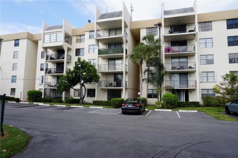 Condo in Tamarac, Florida, 1 bedroom  № 1971483 - photo 1