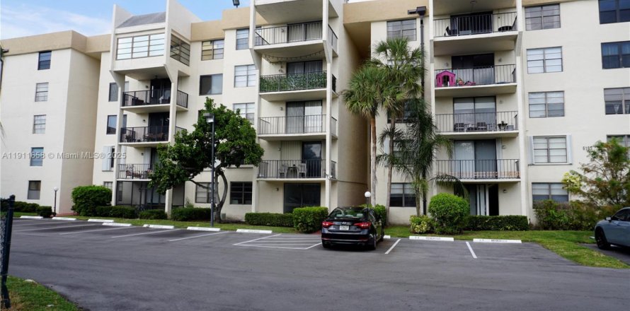 Condo in Tamarac, Florida, 1 bedroom  № 1971483