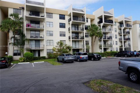 Condo in Tamarac, Florida, 1 bedroom  № 1971483 - photo 23