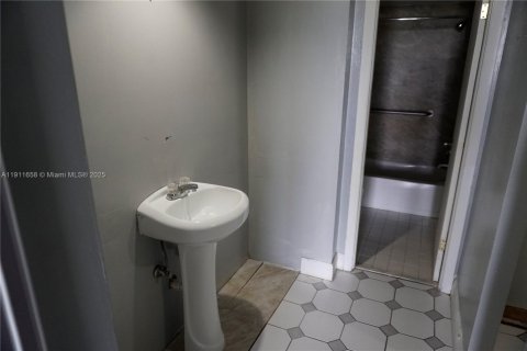 Condo in Tamarac, Florida, 1 bedroom  № 1971483 - photo 13