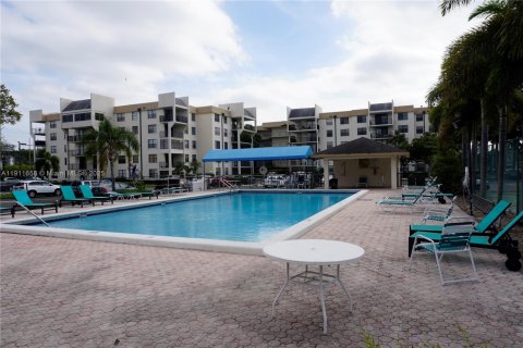 Condo in Tamarac, Florida, 1 bedroom  № 1971483 - photo 19