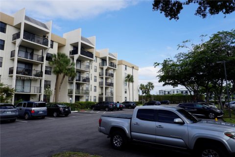 Condo in Tamarac, Florida, 1 bedroom  № 1971483 - photo 2