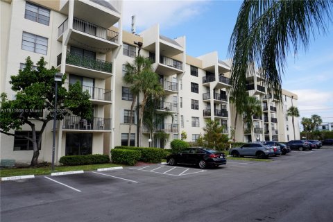 Condo in Tamarac, Florida, 1 bedroom  № 1971483 - photo 22