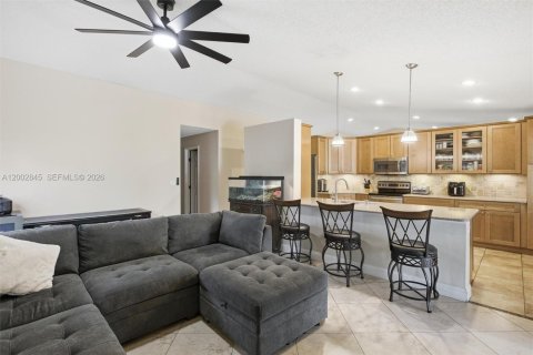 House in Davie, Florida 4 bedrooms, 177.26 sq.m. № 2066542 - photo 14