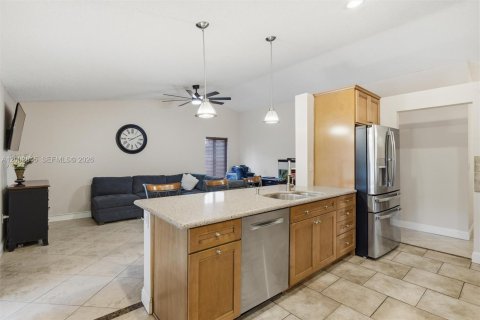 House in Davie, Florida 4 bedrooms, 177.26 sq.m. № 2066542 - photo 13