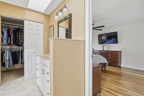 House in Davie, Florida 4 bedrooms, 177.26 sq.m. № 2066542 - photo 22