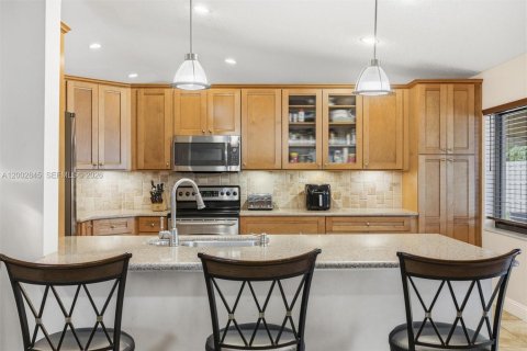 House in Davie, Florida 4 bedrooms, 177.26 sq.m. № 2066542 - photo 12