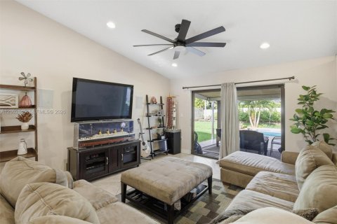 House in Davie, Florida 4 bedrooms, 177.26 sq.m. № 2066542 - photo 6