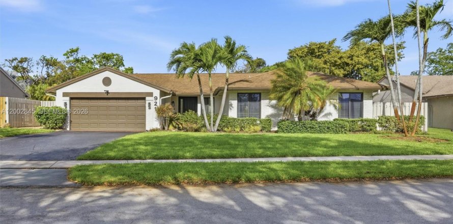 House in Davie, Florida 4 bedrooms, 177.26 sq.m. № 2066542