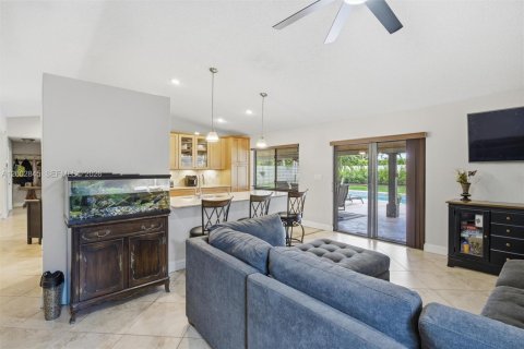 House in Davie, Florida 4 bedrooms, 177.26 sq.m. № 2066542 - photo 16