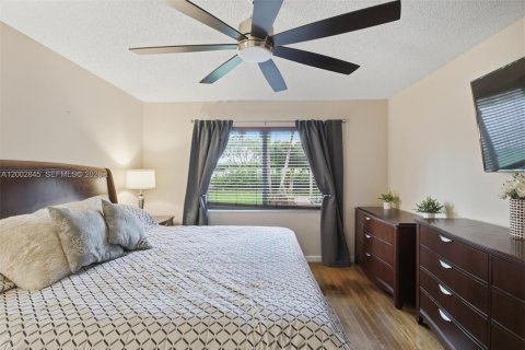 House in Davie, Florida 4 bedrooms, 177.26 sq.m. № 2066542 - photo 19