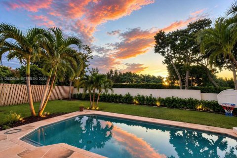 House in Davie, Florida 4 bedrooms, 177.26 sq.m. № 2066542 - photo 2