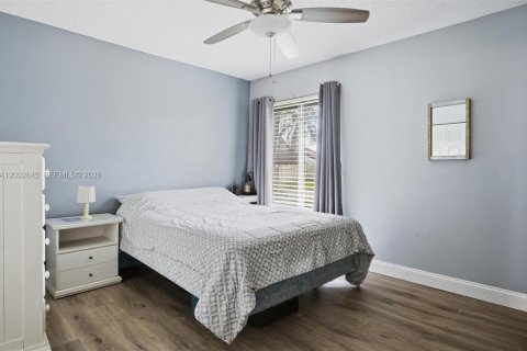 House in Davie, Florida 4 bedrooms, 177.26 sq.m. № 2066542 - photo 25