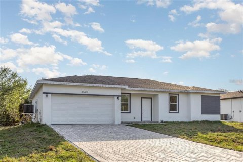 House in Port Charlotte, Florida 4 bedrooms, 151.43 sq.m. № 2217993 - photo 3