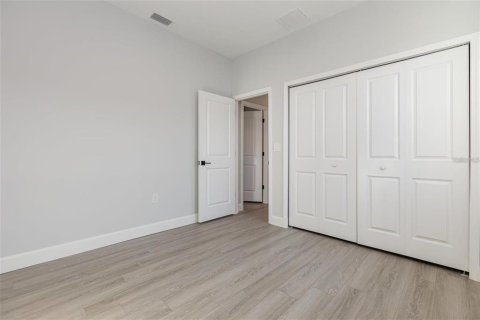 House in Port Charlotte, Florida 4 bedrooms, 151.43 sq.m. № 2217993 - photo 16