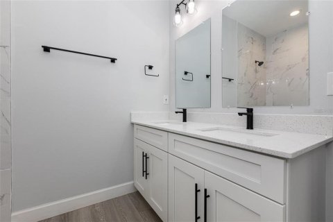 House in Port Charlotte, Florida 4 bedrooms, 151.43 sq.m. № 2217993 - photo 13