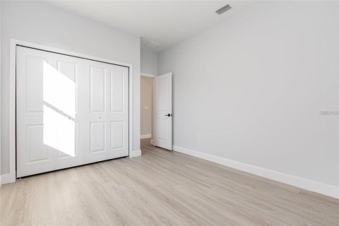 House in Port Charlotte, Florida 4 bedrooms, 151.43 sq.m. № 2217993 - photo 21