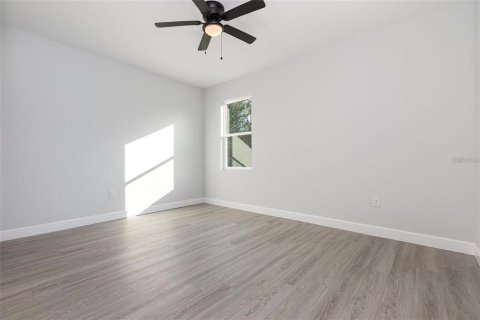 House in Port Charlotte, Florida 4 bedrooms, 151.43 sq.m. № 2217993 - photo 10