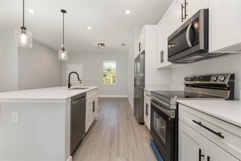 House in Port Charlotte, Florida 4 bedrooms, 151.43 sq.m. № 2217993 - photo 8